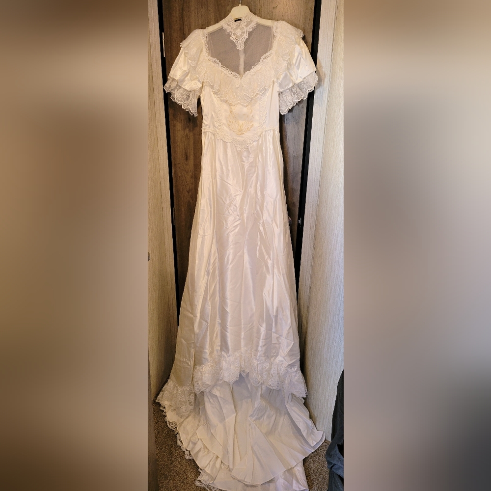 Vintage wedding dress